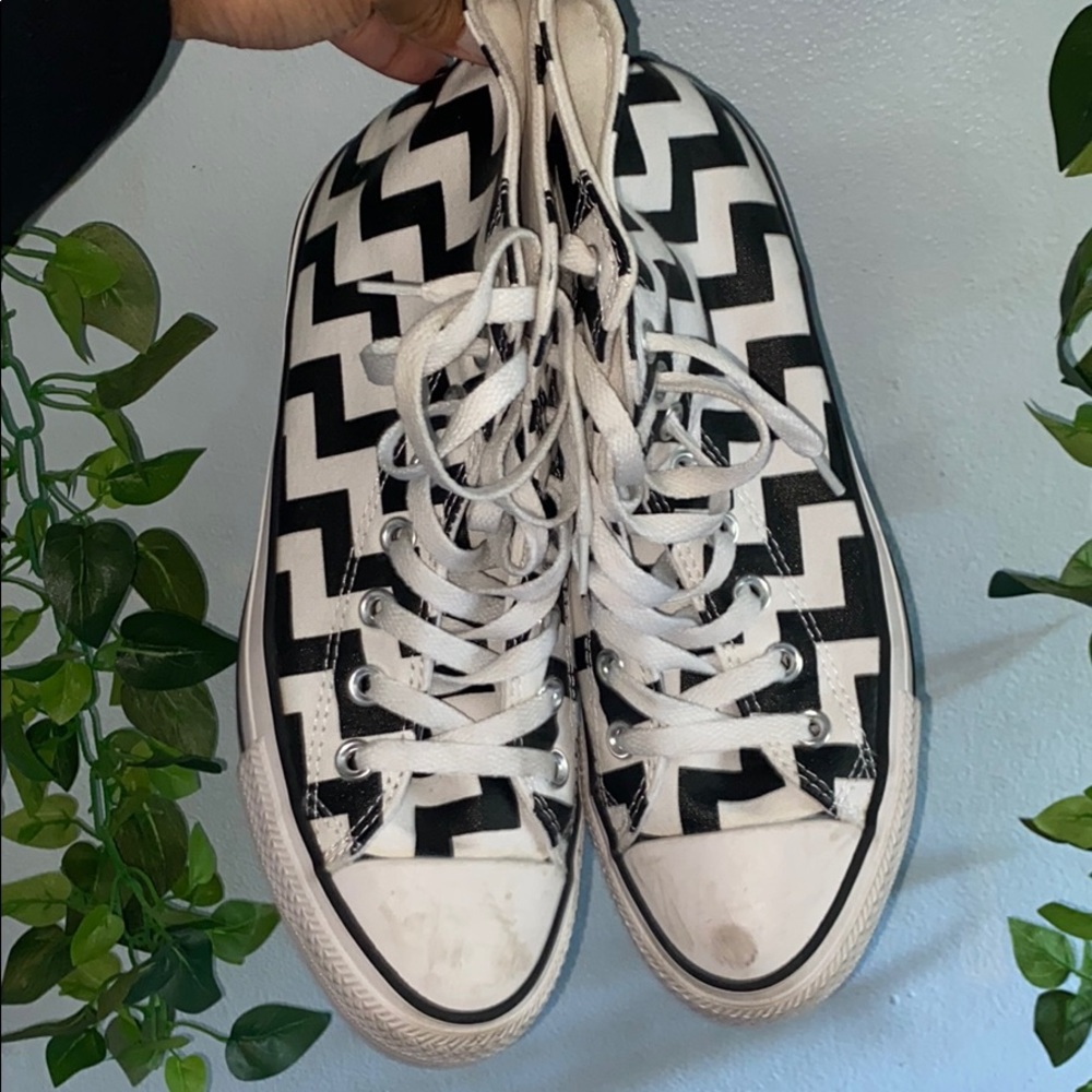 WMNS Converse - Picture 2 of 3